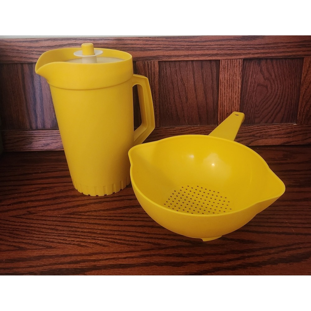 Vintage Yellow Tupperware 1q Pitcher And 1q Strainer‎